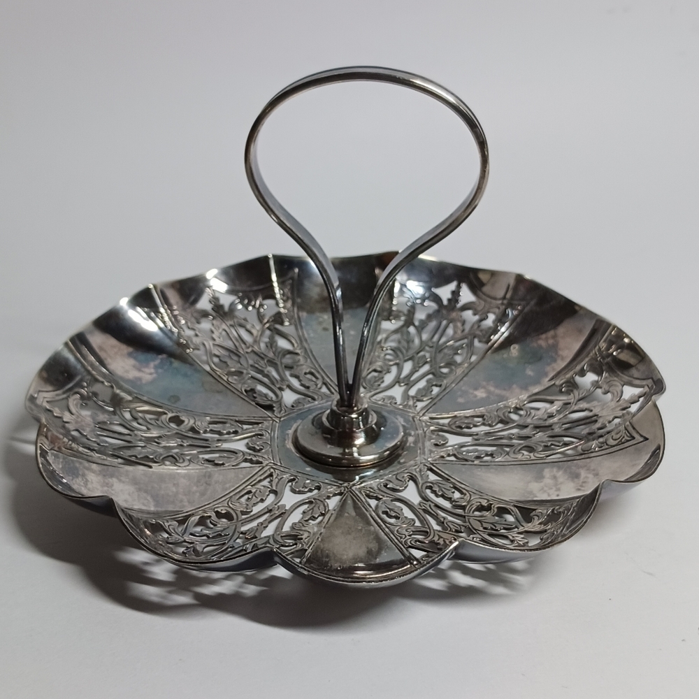 VINTAGE WARWICK SILVERPLATE MADE IN CANADA SNACK TRAY